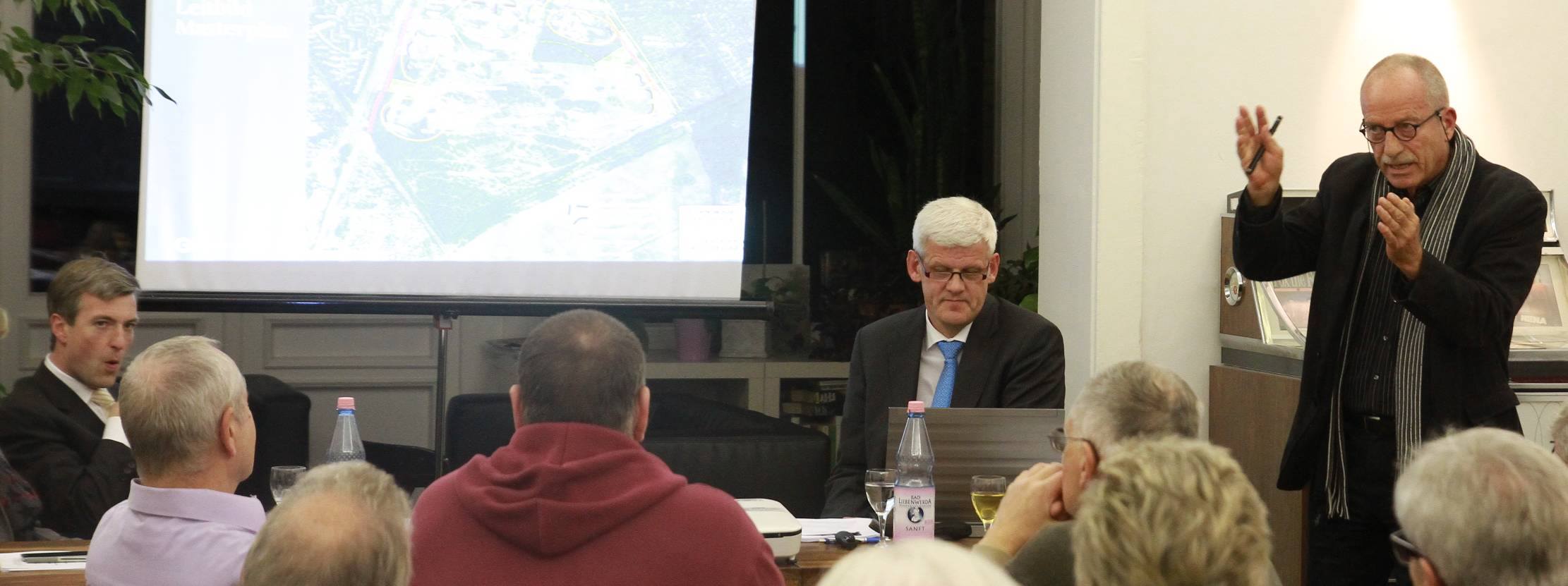 Prof. Machleidt stellt den städtebaulichen Entwurf für die Parks-Range vor 